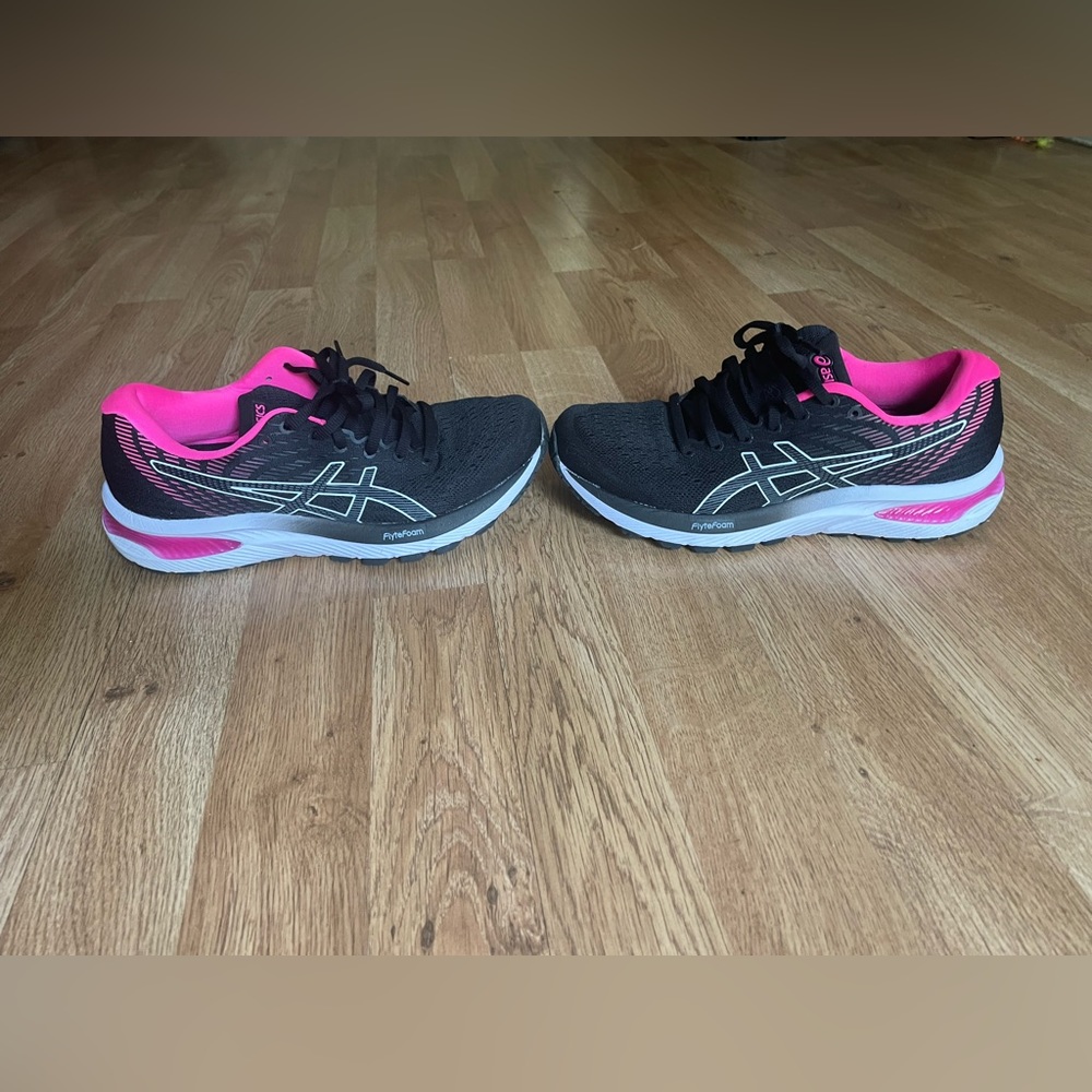 ASICS Gel Cumulus- Black and Pink - size 7.5
